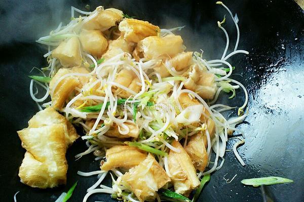 豆芽炒油条的做法图解4