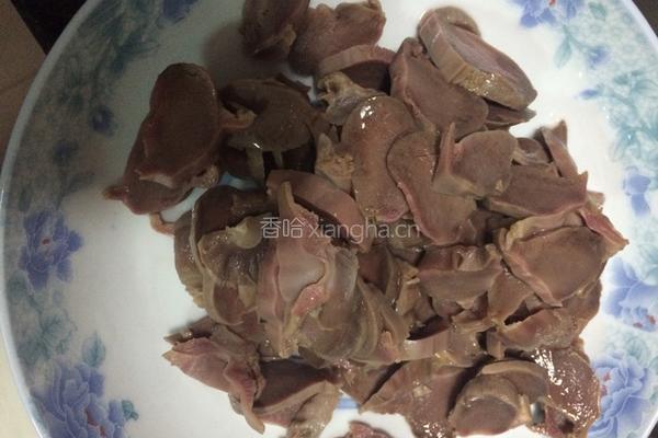 鸭胗炒蒜苗的做法图解2