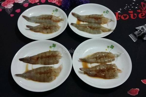 鲜虾肉饼蒸蛋的做法图解1