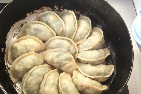 韭菜鸡蛋水煎饺的做法图解20
