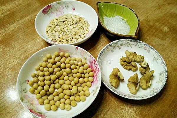 核桃燕麦豆浆的做法图解1