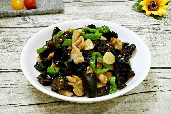 青椒木耳炒肉的做法图解10