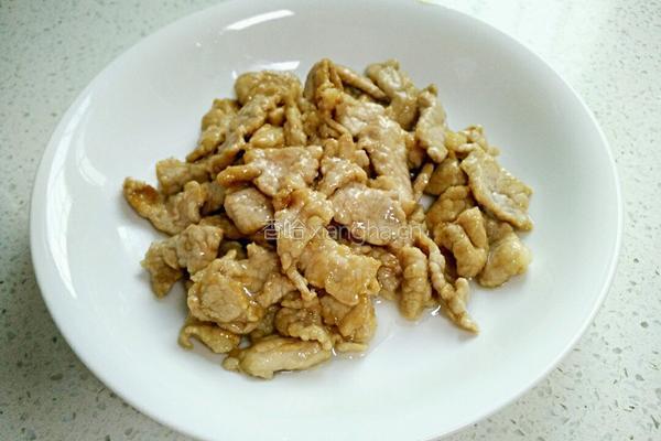 青椒木耳炒肉的做法图解5