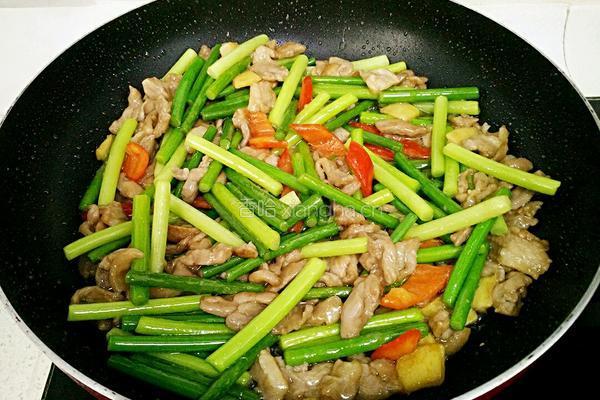 蒜苔炒鸭片的做法图解9
