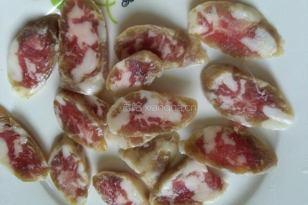 酸菜炒香肠的做法图解3