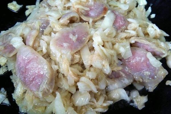 酸菜炒香肠的做法图解5