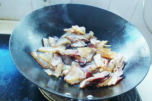 豌豆片炒腊肉的做法图解3