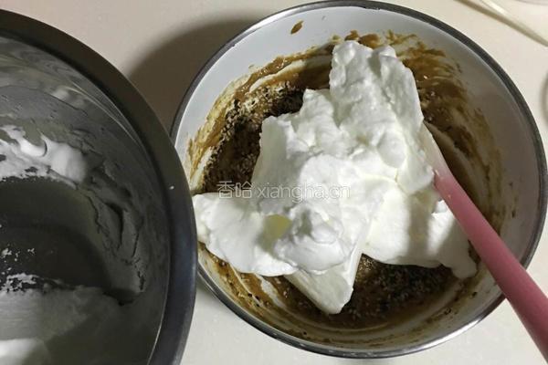 摩卡芝麻戚风蛋糕的做法图解12