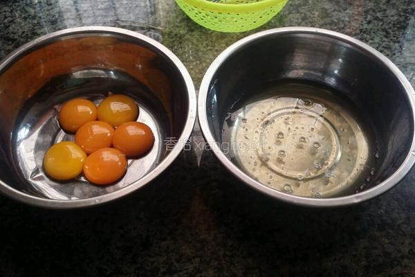 电饭煲做蛋糕的做法图解1