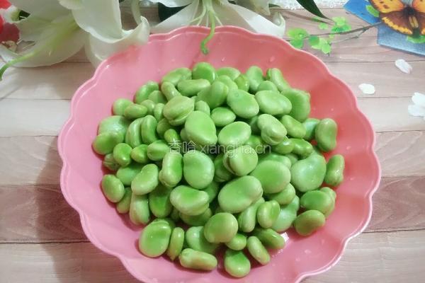 葱油五香蚕豆的做法图解1