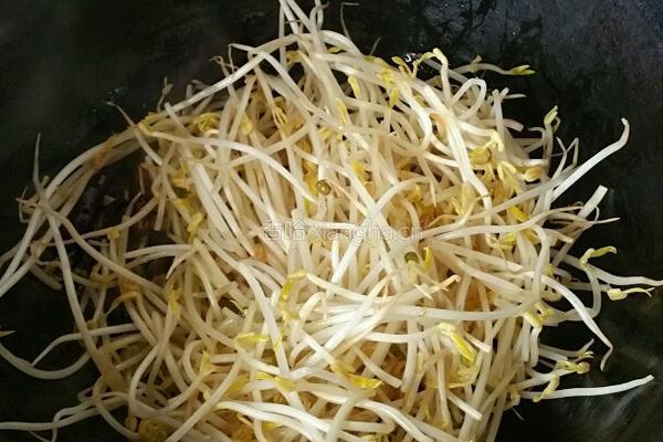 酸辣绿豆芽的做法图解3