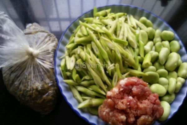 肉末雪菜野笋炒蚕豆的做法图解1