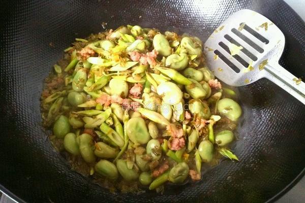 肉末雪菜野笋炒蚕豆的做法图解6