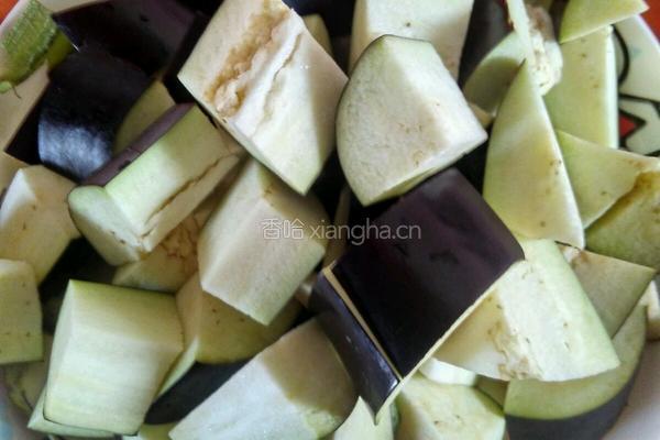 土豆木耳烧茄子的做法图解3