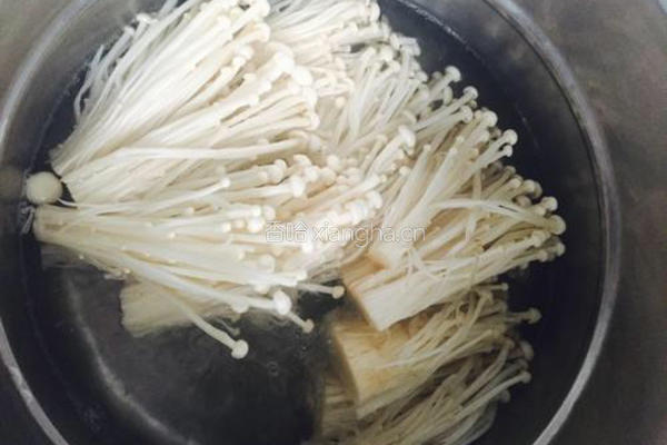 凉拌金针菇的做法图解2