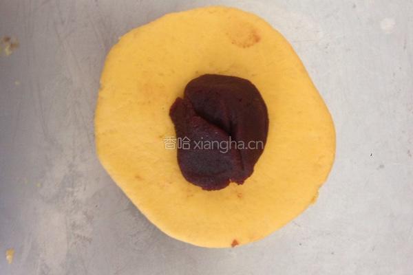 南瓜豆沙花形包的做法图解2