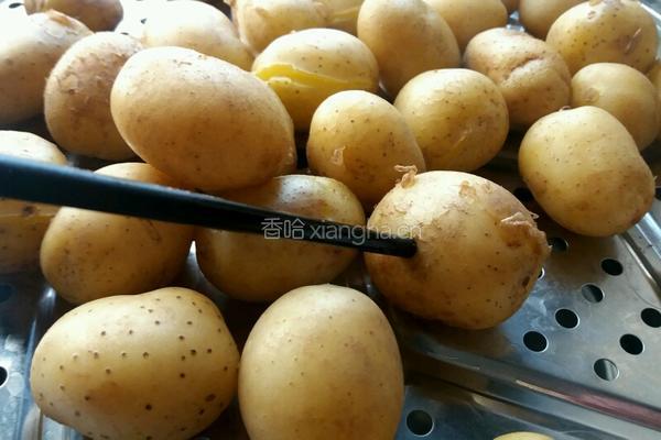 甜辣酱小土豆的做法图解3