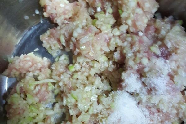 西葫芦猪肉小馄饨的做法图解4