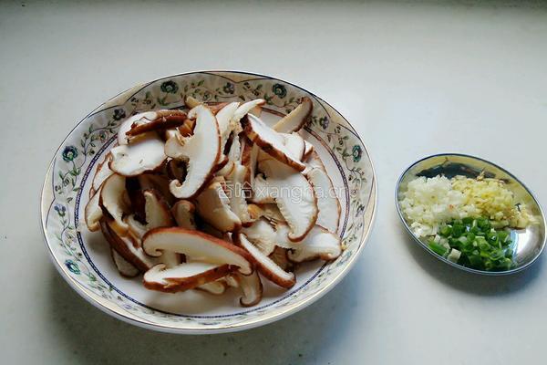 香菇青菜的做法图解3
