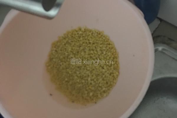 薏米绿豆粥的做法图解1