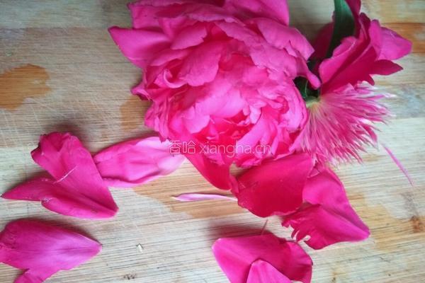 芍药鲜花粥的做法图解1