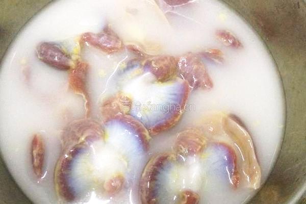 咸菜炒鸡胗花的做法图解2