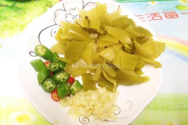 咸菜炒鸡胗花的做法图解6