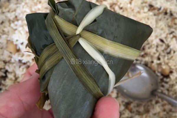 香菇干贝瘦肉粽子的做法图解8