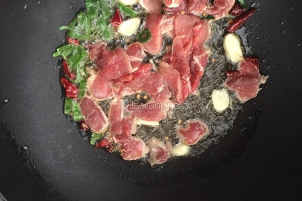青椒炒干豆皮的做法图解5