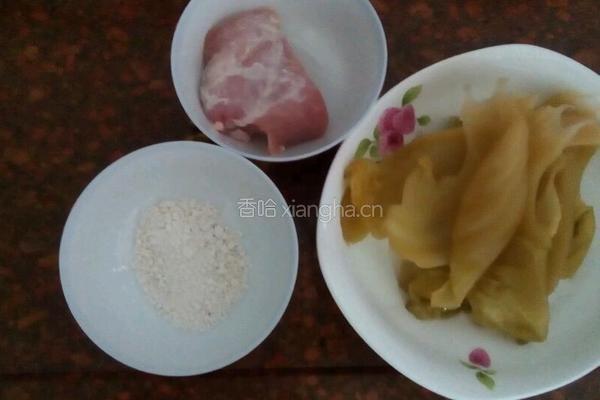 咸菜炒肉的做法图解1