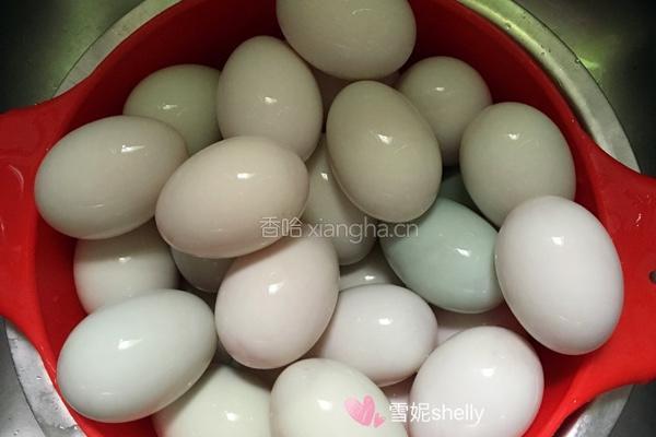 流油咸鸭蛋的做法图解1