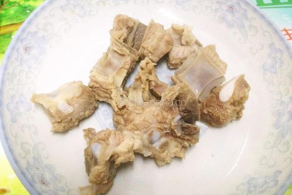 西洋参灵芝排骨汤的做法图解3