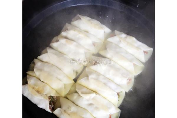 香葱猪肉锅贴～的做法图解6
