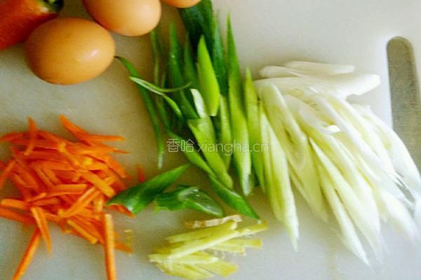 大葱炖鸡蛋的做法图解2