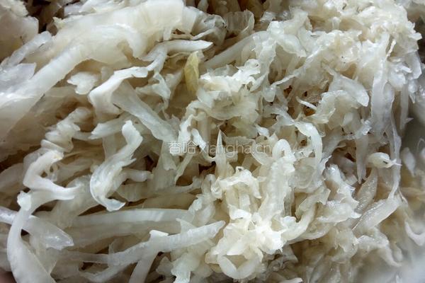 东北特色酸菜炖血肠的做法图解2