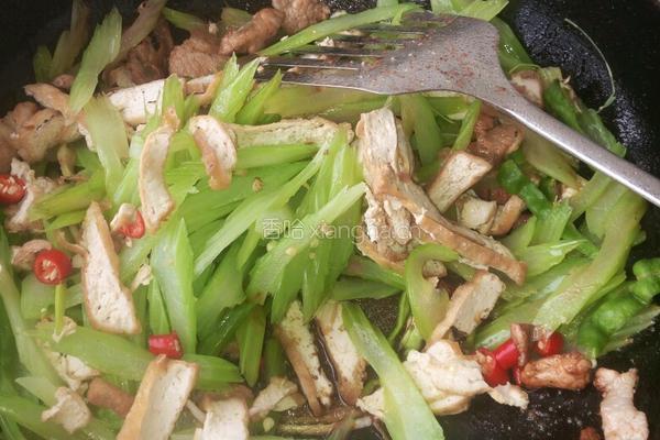 西芹炒豆干的做法图解12