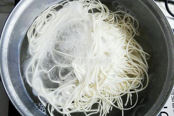 酸菜面的做法图解5