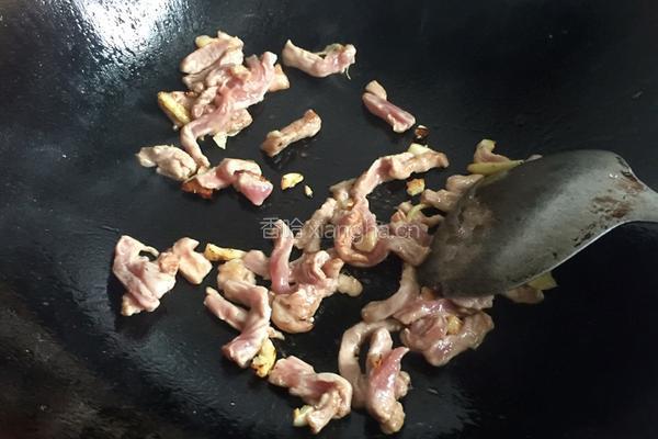 胡萝卜炒肉丝的做法图解3