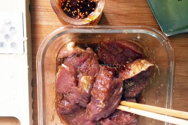 洋葱煎猪颈肉的做法图解3