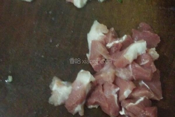 蒜苗炒肉的做法图解2