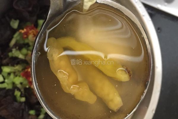 西芹拌木耳的做法图解4