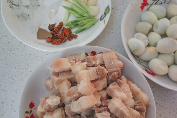 红烧肉炖鹌鹑蛋的做法图解1