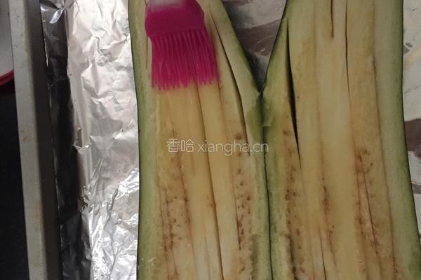 孜然蒜香烤茄子的做法图解3