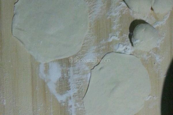 东北韭菜鸡蛋馅饺子的做法图解5