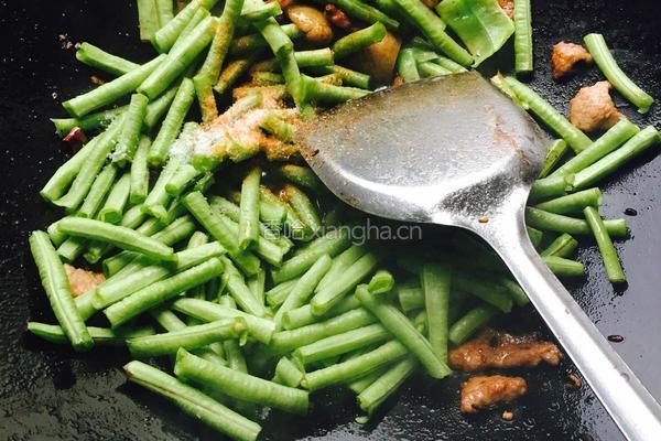 豇豆炒肉片的做法图解3