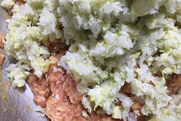 白菜猪肉饺的做法图解3