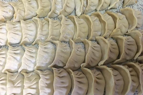 白菜猪肉饺的做法图解9