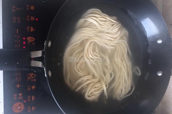 西红柿鸡蛋炒面的做法图解2