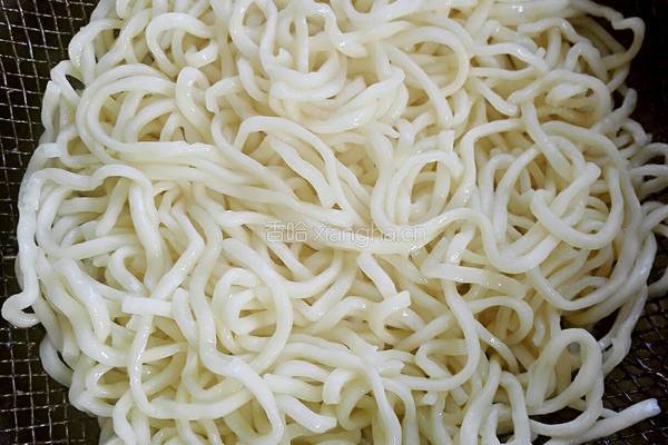 番茄鸡蛋火腿炒面的做法图解4
