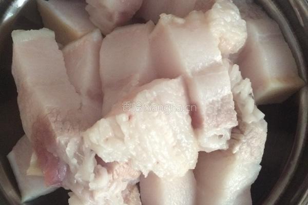 五花肉烧土豆的做法图解1